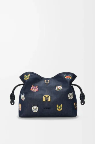 Cats medium Flamenco-clutch i broderad denim Blå