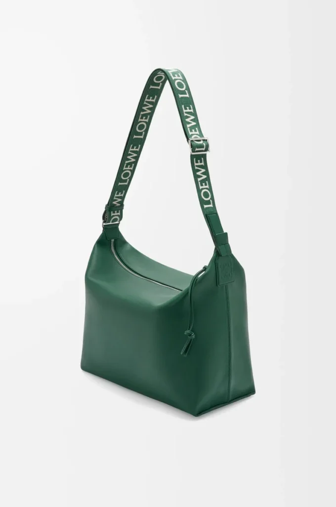 Cubi crossbody-väska i mjukt, slätt kalvskinn och jacquard Evergreen Cubi crossbody-väska i mjukt, slätt kalvskinn och jacquard Evergreen