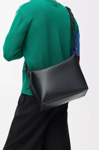 Cubi crossbody-väska i mjukt, slätt kalvskinn och jacquard, svart