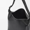 Cubi crossbody-väska i mjukt, slätt kalvskinn och jacquard, svart Cubi crossbody-väska i mjukt, slätt kalvskinn och jacquard, svart