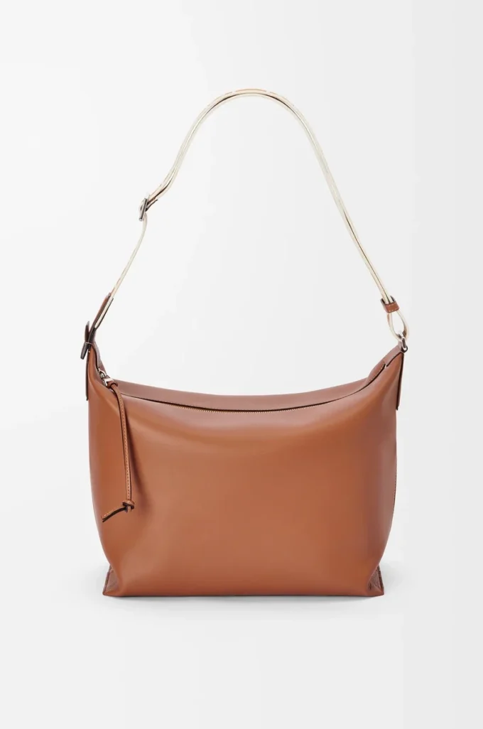 Cubi Crossbody-väska i mjukt, slätt kalvskinn och jacquard Tan Cubi Crossbody-väska i mjukt, slätt kalvskinn och jacquard Tan