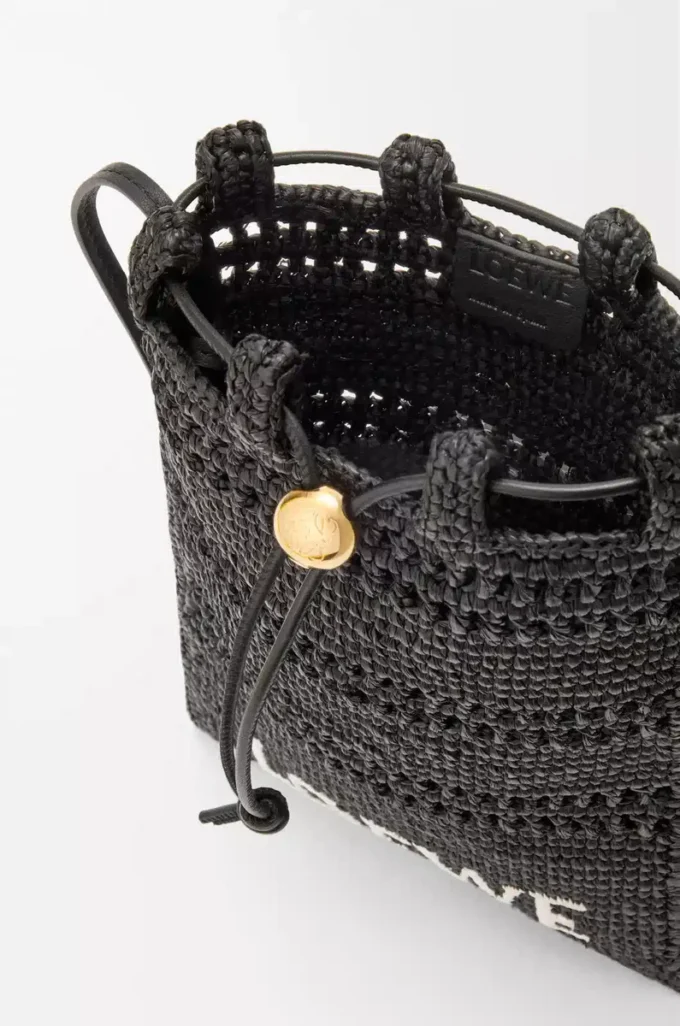 Dragsko-ficka i raffia Svart Dragsko-ficka i raffia Svart