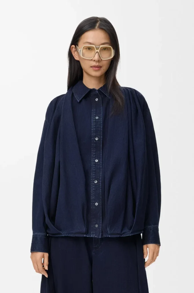 Drapad skjorta i denim, mörk indigo Drapad skjorta i denim, mörk indigo