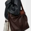 Draped tote i mjukt nappa-lammskinn Mörk kastanj Draped tote i mjukt nappa-lammskinn Mörk kastanj