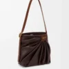 Draped tote i mjukt nappa-lammskinn Mörk kastanj Draped tote i mjukt nappa-lammskinn Mörk kastanj