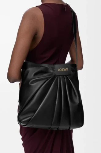 Draped tote i mjukt nappa-lammskinn Svart