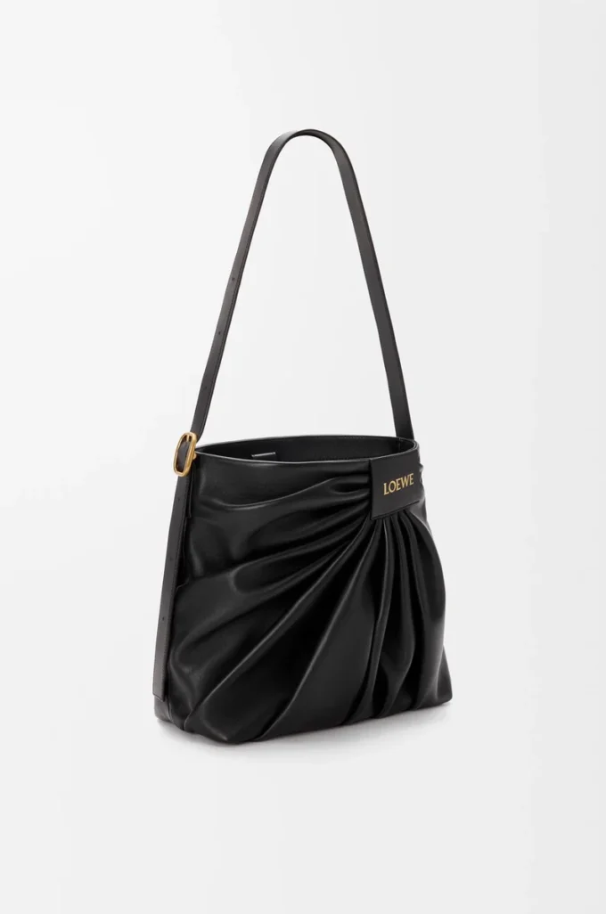 Draped tote i mjukt nappa-lammskinn Svart Draped tote i mjukt nappa-lammskinn Svart