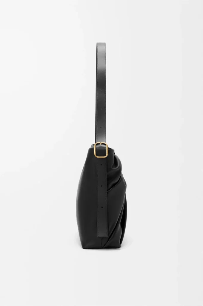 Draped tote i mjukt nappa-lammskinn Svart Draped tote i mjukt nappa-lammskinn Svart