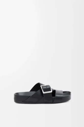 Ease Buckle-sandaler i vegetabiliskt garvat kalvskinn Svart