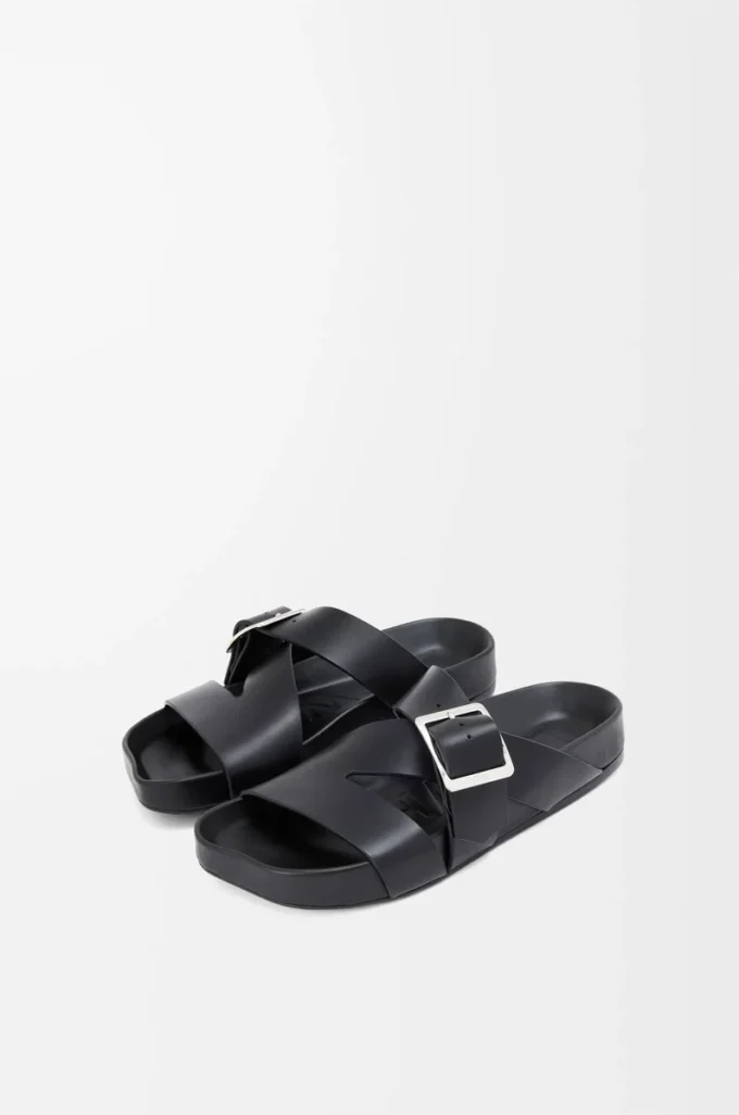 Ease Buckle-sandaler i vegetabiliskt garvat kalvskinn Svart