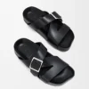 Ease Buckle-sandaler i vegetabiliskt garvat kalvskinn Svart