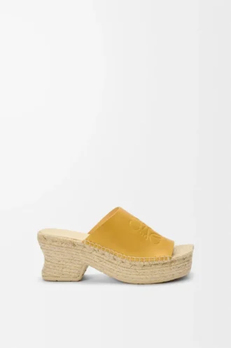 Espadriller med plattform i vegetabiliskt garvat kalvskinn, färg: ockra