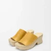 Espadriller med plattform i vegetabiliskt garvat kalvskinn, färg: ockra