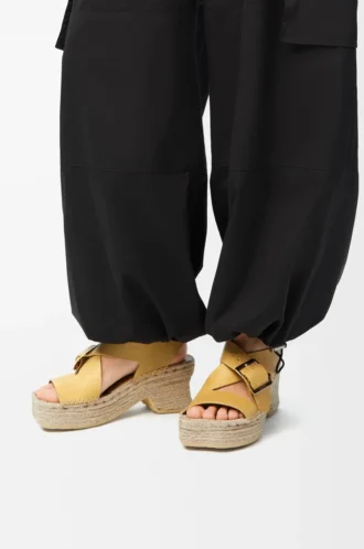 Espadrillesandaler med plattform i vegetabiliskt garvat kalvskinn, ockra