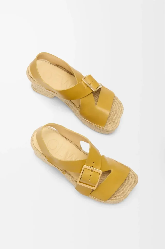 Espadrillesandaler med plattform i vegetabiliskt garvat kalvskinn, ockra