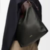 Flamenco-handväska i mjukt nappa-lammskinn Svart/mörk kastanj Flamenco-handväska i mjukt nappa-lammskinn Svart/mörk kastanj