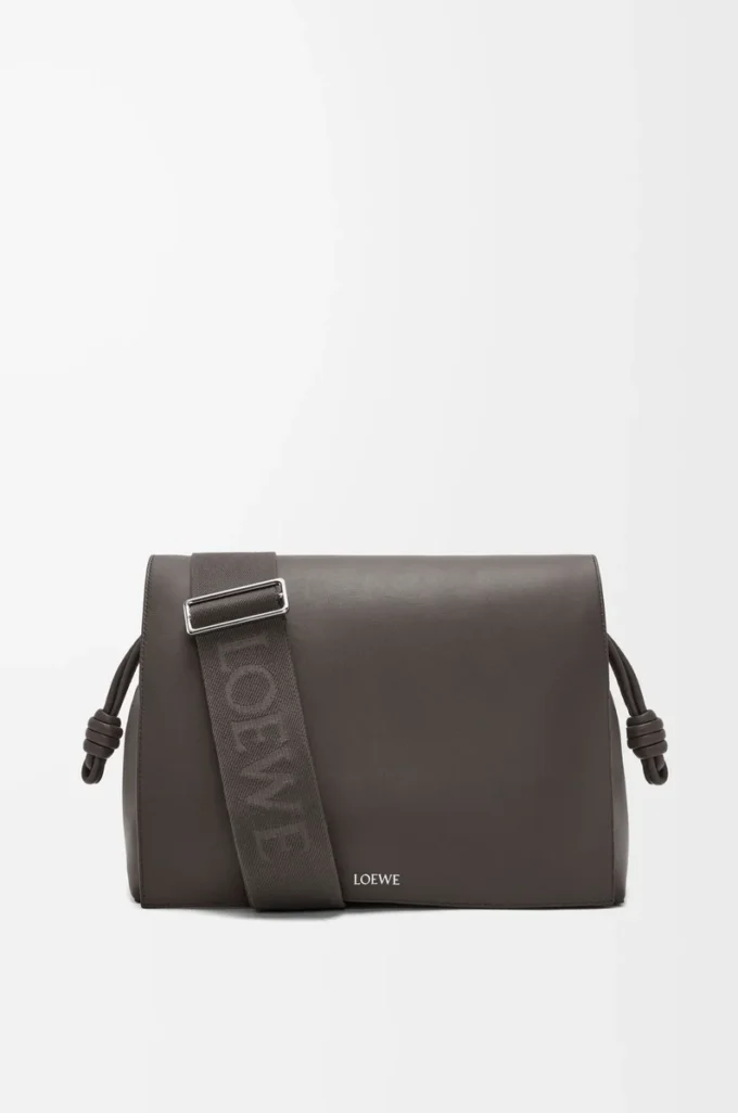 Flamenco satchel i glänsande mjukt kalvskinn Mörkgrå Flamenco satchel i glänsande mjukt kalvskinn Mörkgrå