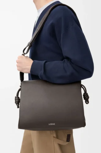 Flamenco satchel i glänsande mjukt kalvskinn Mörkgrå