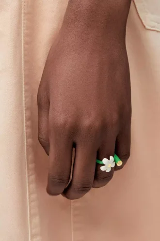 Flor-ring i sterlingsilver och emalj Guld/Vit Flor-ring i sterlingsilver och emalj Guld/Vit