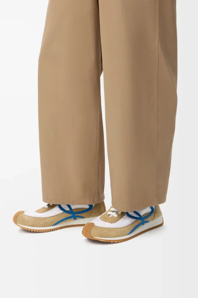 Flow Runner 2.0 i nylon och mocka Sand/Blå/Vit Flow Runner 2.0 i nylon och mocka Sand/Blå/Vit