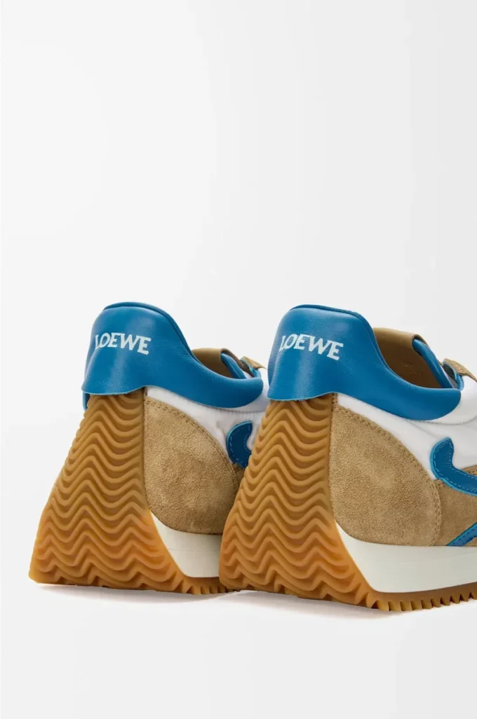 Flow Runner 2.0 i nylon och mocka Sand/Blå/Vit Flow Runner 2.0 i nylon och mocka Sand/Blå/Vit