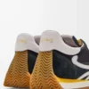 Flow Runner 2.0 i nylon och mocka Svart/Vit/Khakifärgad Flow Runner 2.0 i nylon och mocka Svart/Vit/Khakifärgad