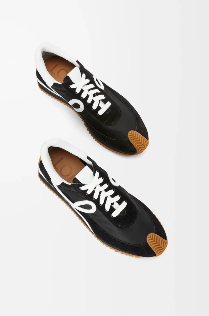 Flow Runner i nylon och mocka Svart/Vit Flow Runner i nylon och mocka Svart/Vit