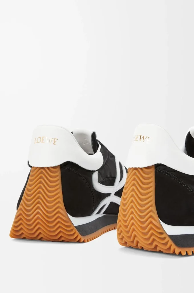Flow Runner i nylon och mocka Svart/Vit Flow Runner i nylon och mocka Svart/Vit
