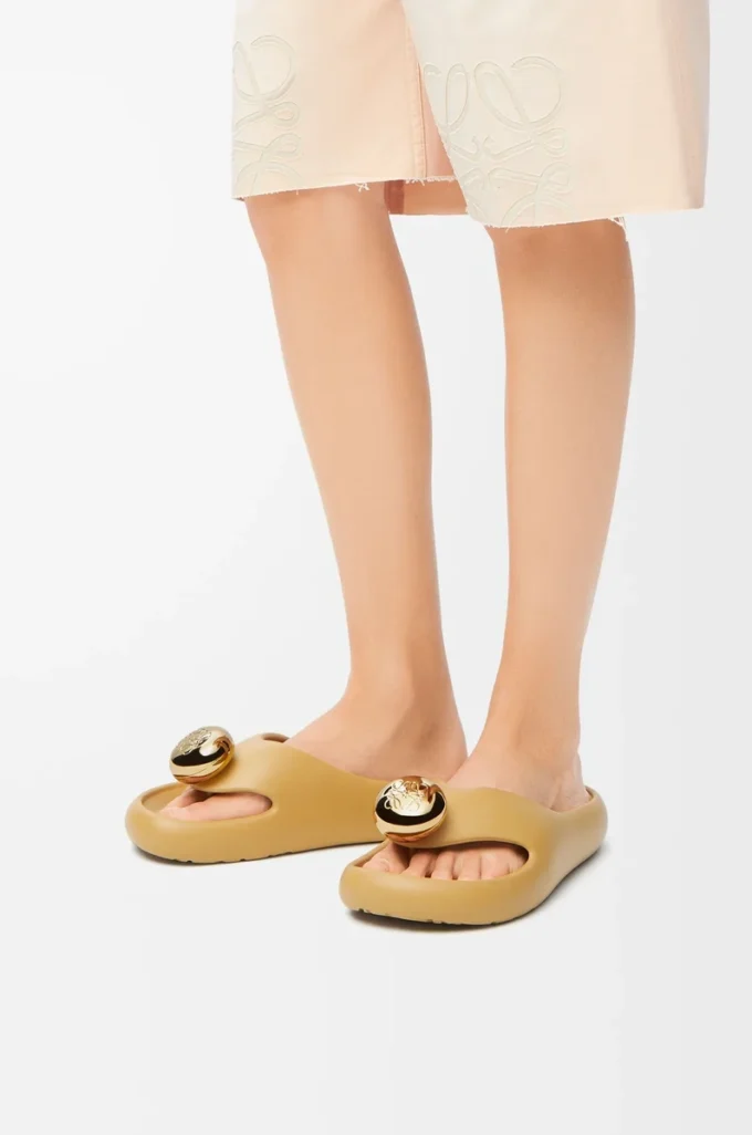 Foam Pebble sandal Medium Concealer/Gold