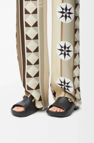 Foam Pebble-sandaler Svart/Guld