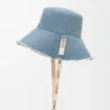 Fransig fiskarhatt i denim och kalvskinn Blå denim