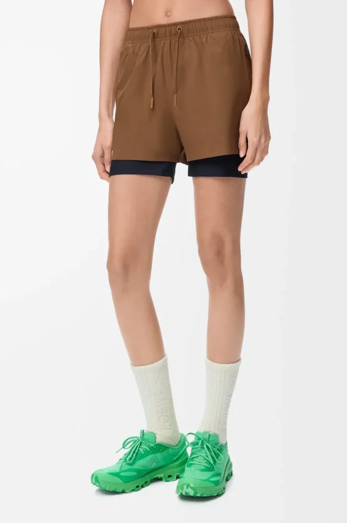 Funktionsshorts i teknisk skalväv Toffee Funktionsshorts i teknisk skalväv Toffee