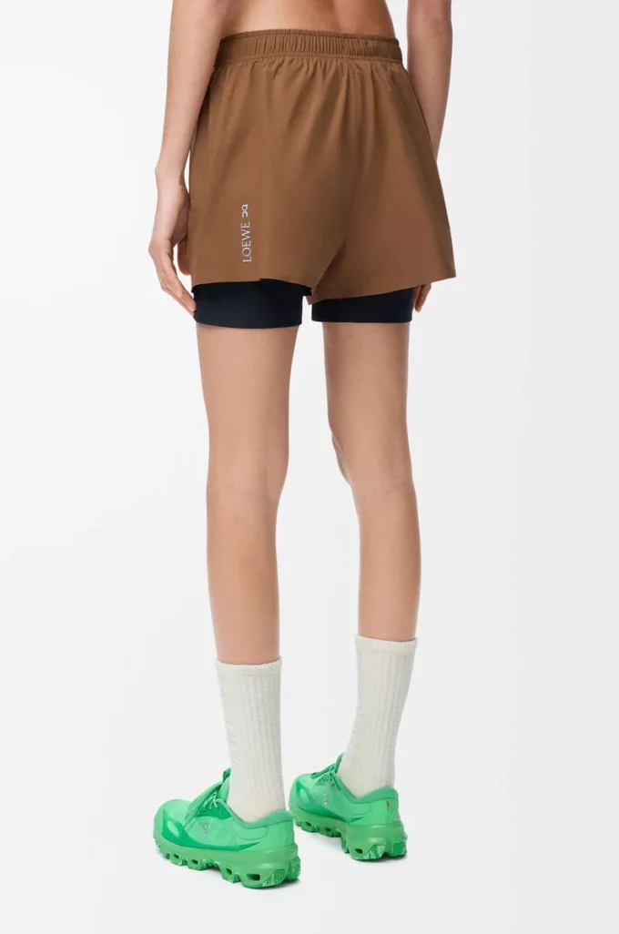 Funktionsshorts i teknisk skalväv Toffee Funktionsshorts i teknisk skalväv Toffee