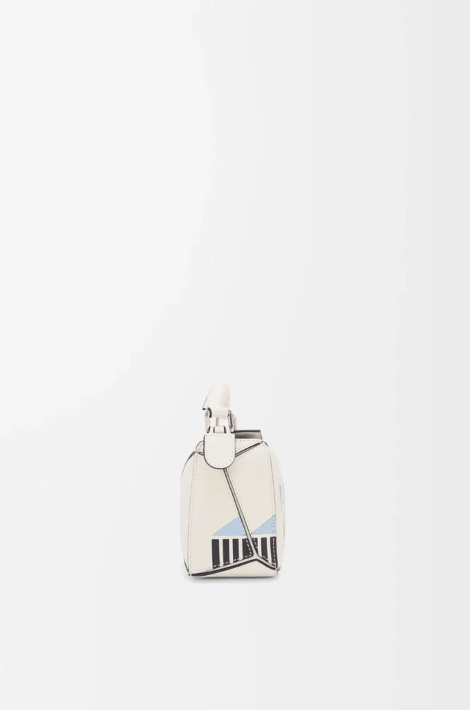 Futurist Cat mini Puzzle-väska i klassiskt kalvskinn Soft White Futurist Cat mini Puzzle-väska i klassiskt kalvskinn Soft White
