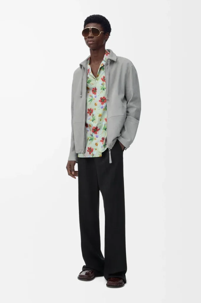 Jacka med dragkedja i ljusgrått lammskinn Jacka med dragkedja i ljusgrått lammskinn
