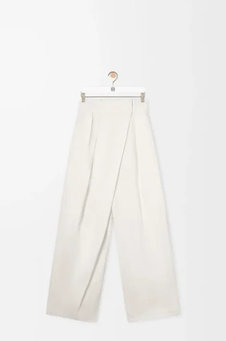 Jeans med omlottdesign i denim. Vit Jeans med omlottdesign i denim. Vit