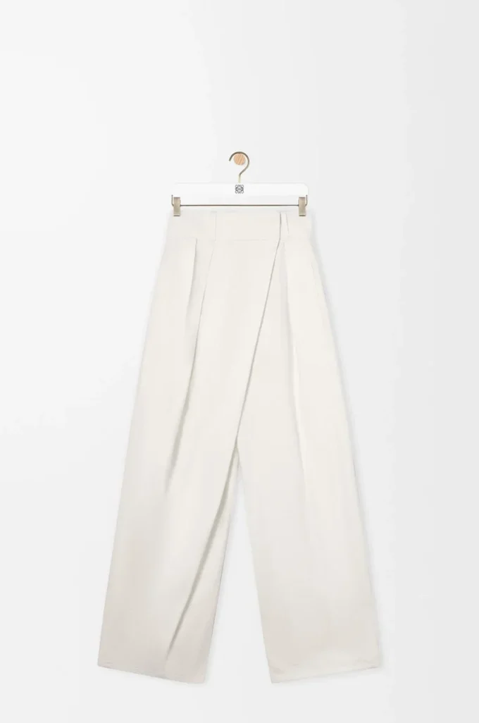 Jeans med omlottdesign i denim. Vit Jeans med omlottdesign i denim. Vit