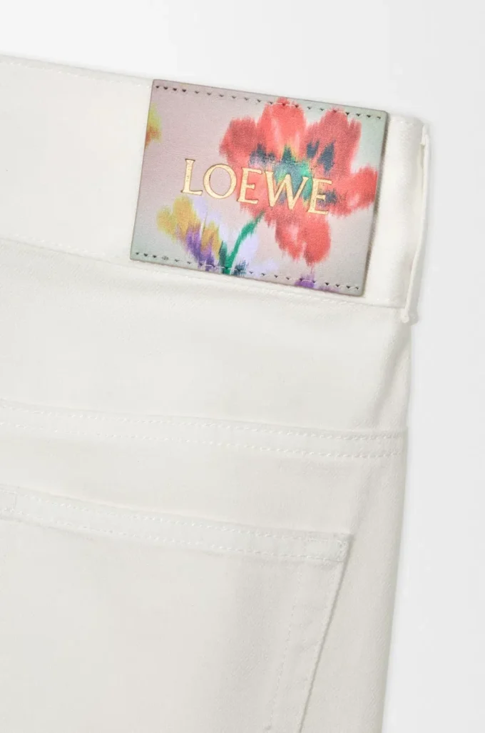 Jeans med omlottdesign i denim. Vit Jeans med omlottdesign i denim. Vit