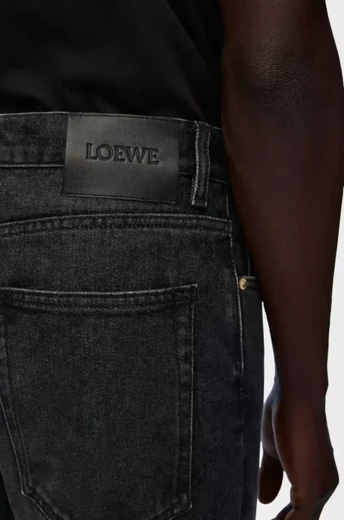 Jeans med raka ben i denim, tvättad svart Jeans med raka ben i denim, tvättad svart