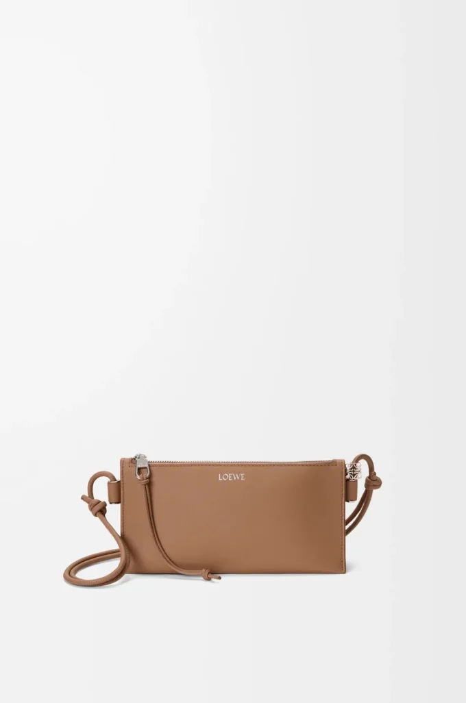 Joya-påse i nappa kalvskinn Mocha Joya-påse i nappa kalvskinn Mocha