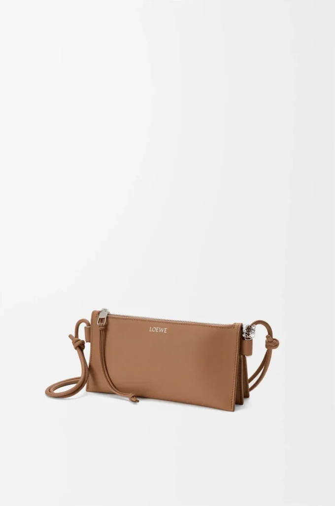 Joya-påse i nappa kalvskinn Mocha Joya-påse i nappa kalvskinn Mocha