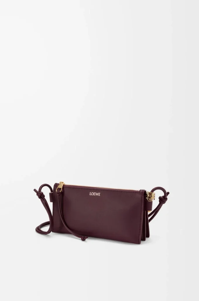 Joya-påse i nappa kalvskinn Mörk burgundy Joya-påse i nappa kalvskinn Mörk burgundy