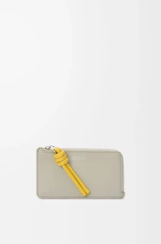 Knot myntkortshållare i glänsande nappa kalvskinn Shell Grey/Dandelion