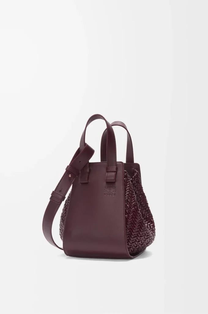 Kompakt Hammock-väska i kalvskinn, mörk burgundy Kompakt Hammock-väska i kalvskinn, mörk burgundy
