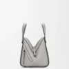 Kompakt Hammock-väska i mjukt kornat kalvskinn, Pearl Grey Kompakt Hammock-väska i mjukt kornat kalvskinn, Pearl Grey