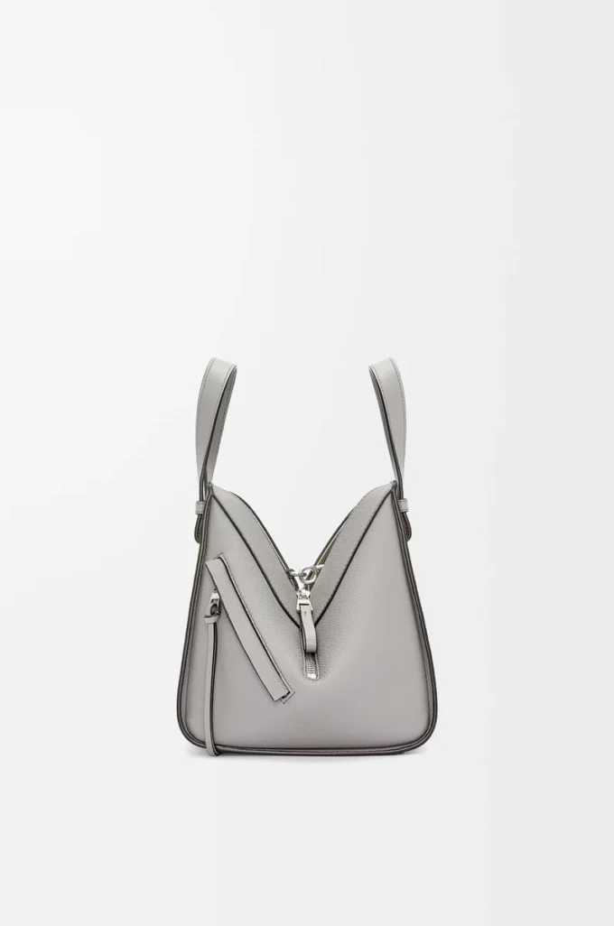 Kompakt Hammock-väska i mjukt kornat kalvskinn, Pearl Grey Kompakt Hammock-väska i mjukt kornat kalvskinn, Pearl Grey