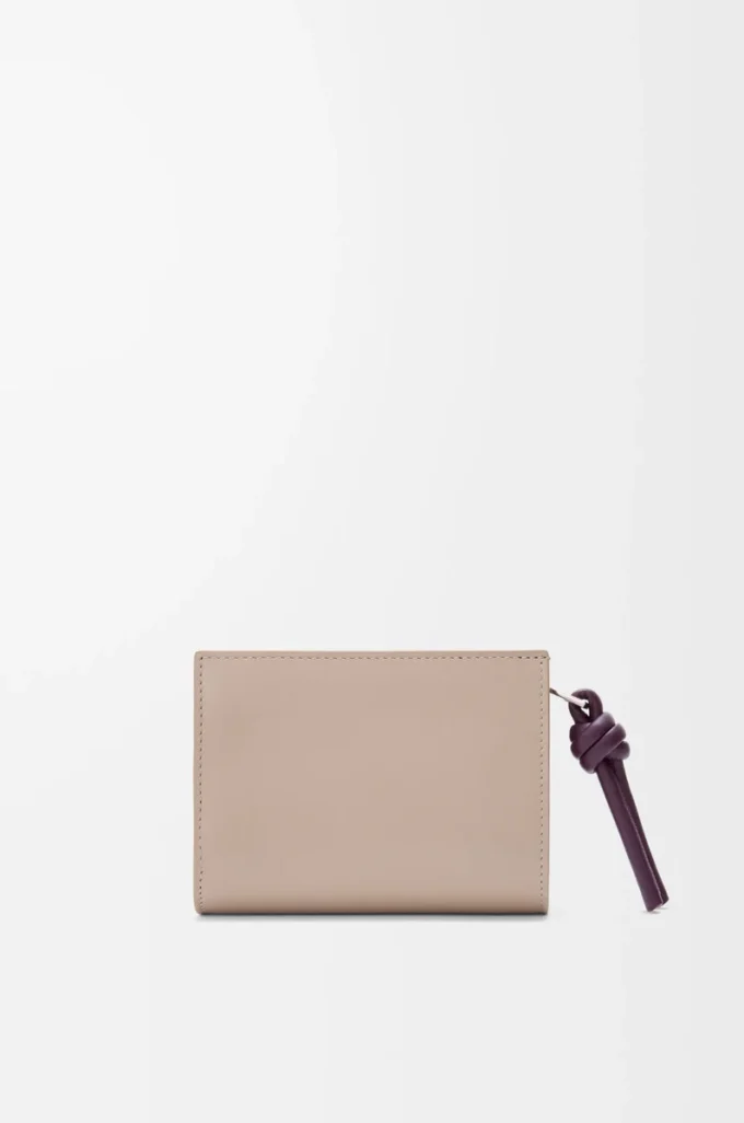 Kompakt plånbok i glänsande nappa kalvskinn Clay/Plum