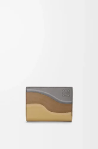 Kompakt plånbok i nappa kalvskinn Sparkling Grey/Butter