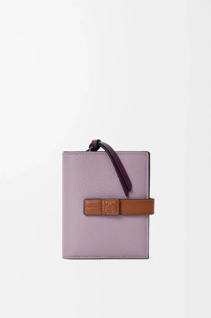 Kompakt plånbok med dragkedja i mjukt kornat kalvskinn Dirty Mauve/Squirrel Kompakt plånbok med dragkedja i mjukt kornat kalvskinn Dirty Mauve/Squirrel