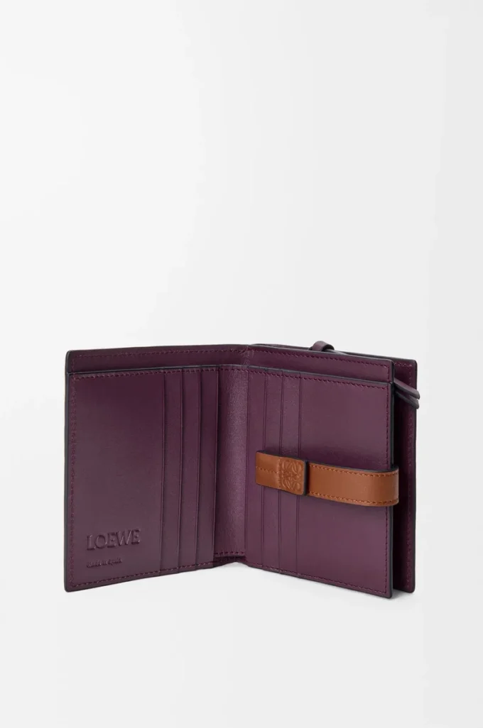 Kompakt plånbok med dragkedja i mjukt kornat kalvskinn Dirty Mauve/Squirrel Kompakt plånbok med dragkedja i mjukt kornat kalvskinn Dirty Mauve/Squirrel